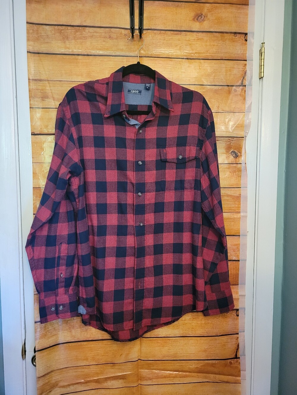 IZOD Men’s Red and Black Plaid Button-Up Shirt M
